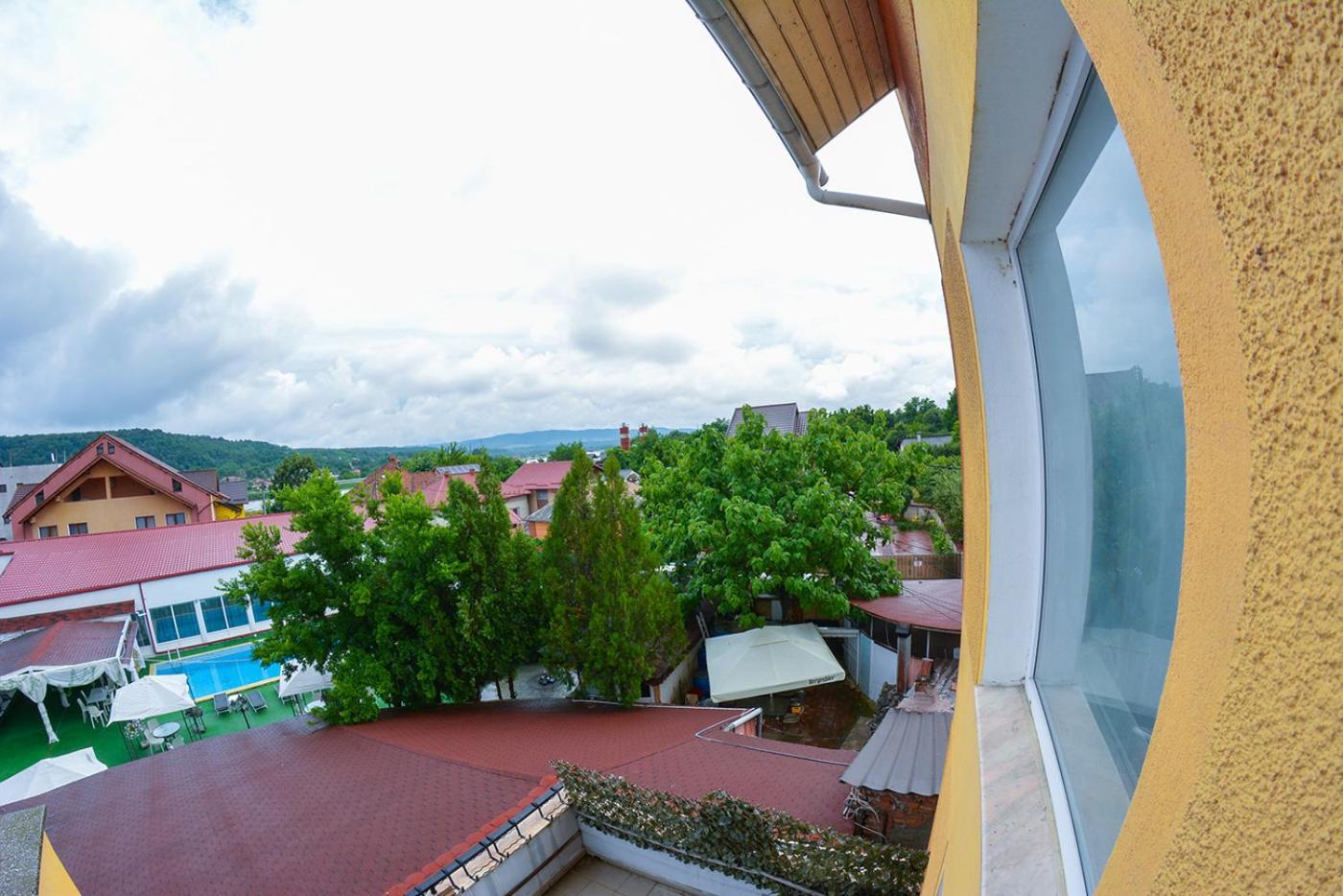 Hotel Pensiune Valentina Râmnicu Vâlcea Esterno foto