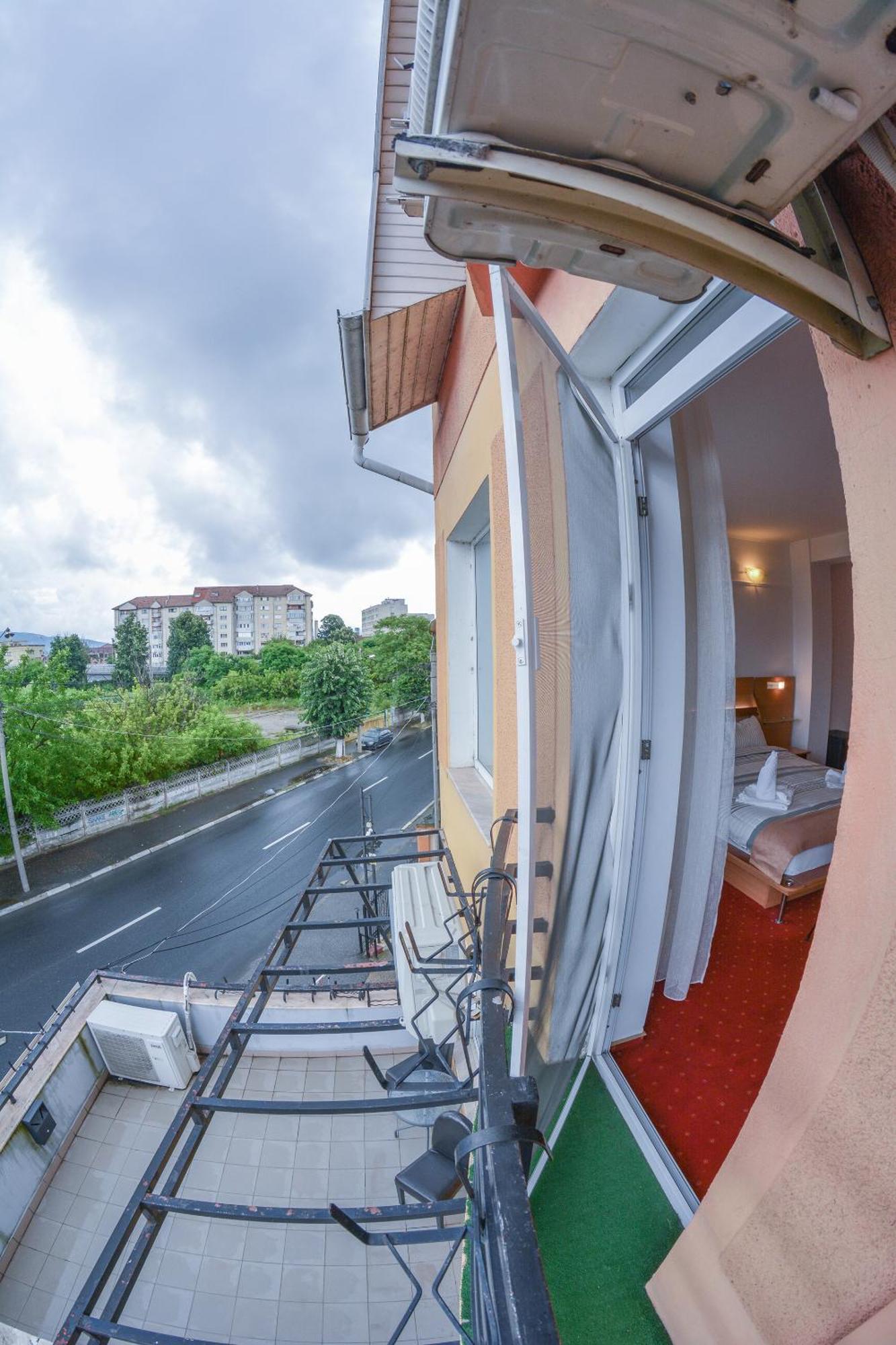 Hotel Pensiune Valentina Râmnicu Vâlcea Esterno foto