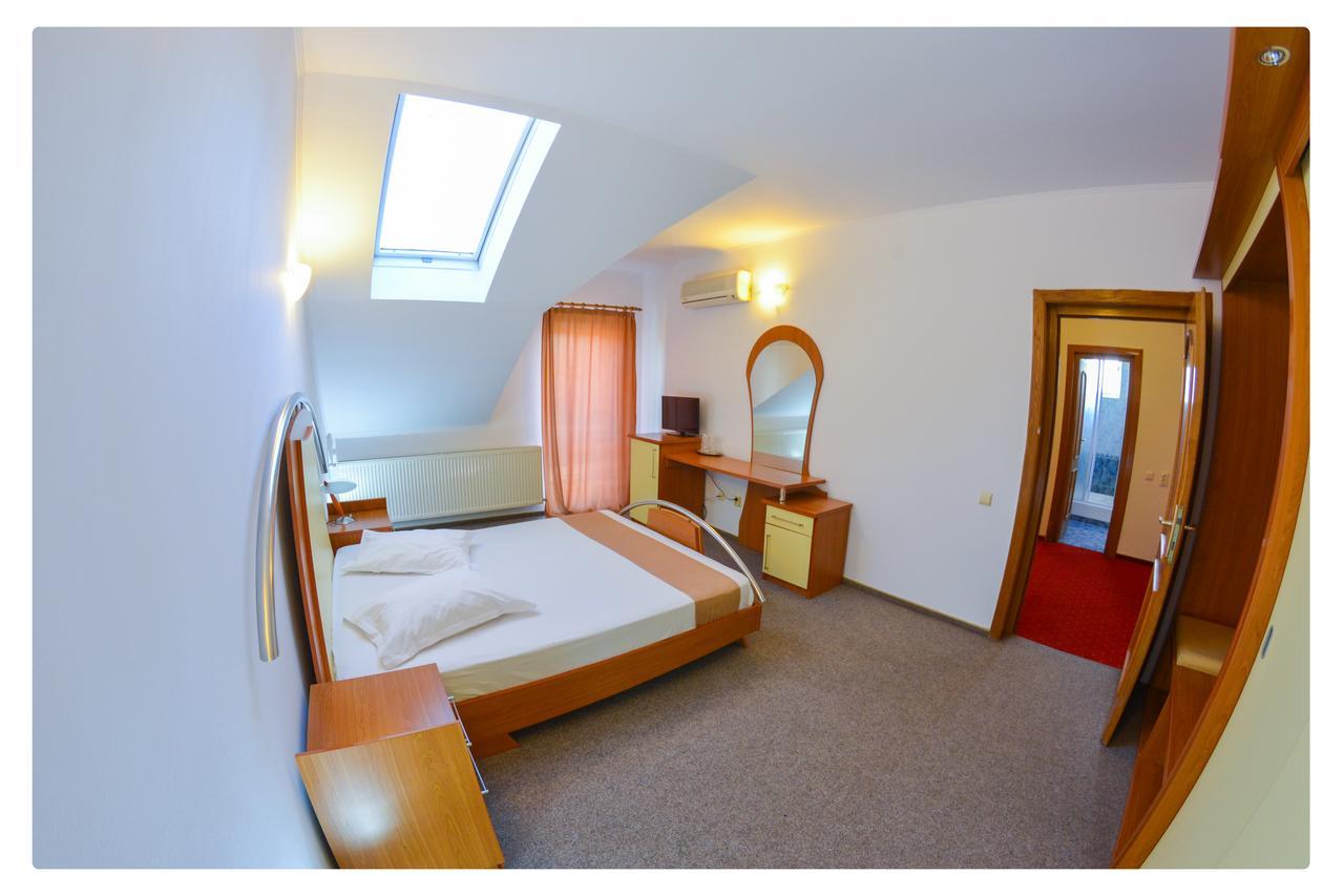 Hotel Pensiune Valentina Râmnicu Vâlcea Esterno foto